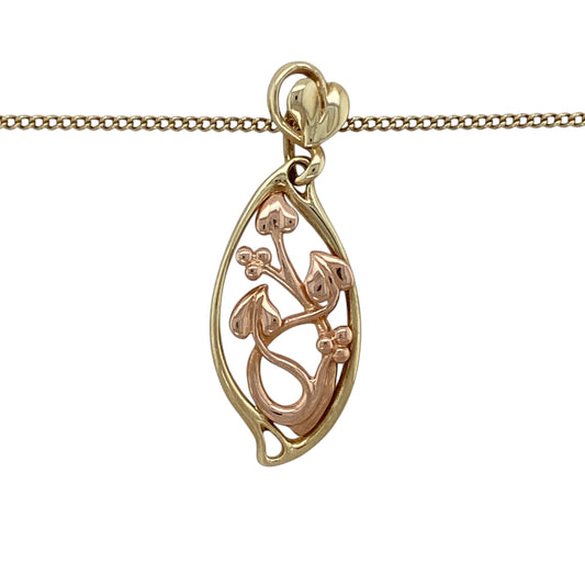 Bring symbolic beauty and golden elegance to your collection with this pre-owned 9ct yellow and rose gold Clogau Tree of Life oval pendant on an 18" Clogau curb chain—a meaningful design celebrating growth and harmony.
Design: The pendant features an oval shape decorated with the iconic Tree of Life motif in yellow and rose gold, measuring 3.6cm long including the bail.
Material: Made from 9-carat yellow and rose gold, the polished finish enhances the dual tones and highlights the intricate design.