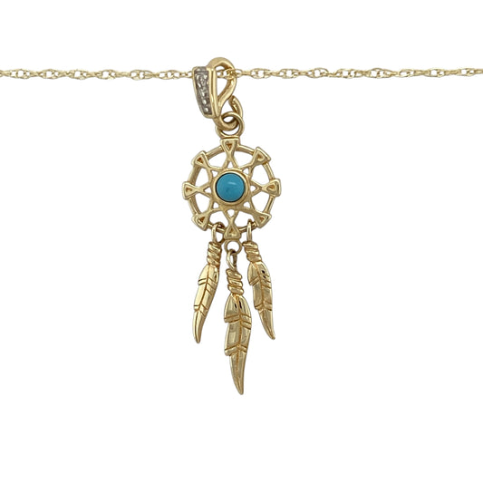 Add a touch of bohemian charm and meaningful design to your jewellery collection with this pre-owned 9ct yellow gold diamond and turquoise dreamcatcher pendant necklace, featuring a unique and eye-catching style—perfect for everyday wear or special occasions.
Design: The pendant is styled as a dreamcatcher, set with turquoise stones for a vibrant pop of colour and accented with diamonds, including on the bail, for added sparkle and detail.