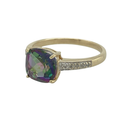 Add vibrant colour and eye-catching sparkle to your collection with this pre-owned 9ct yellow gold diamond and mystic topaz set ring—an elegant piece with a modern twist.
Design: The ring features an 8mm by 8mm cushion-cut mystic topaz centre stone, displaying a striking multi-coloured effect, complemented by sparkling diamond accents that enhance its brilliance.