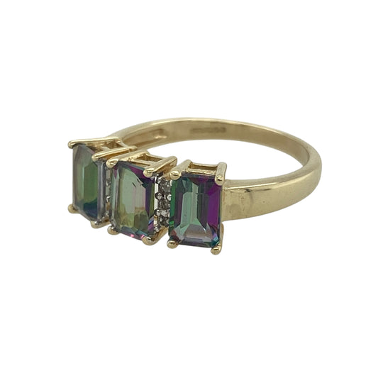 Add vibrant colour and contemporary style to your collection with this pre-owned 9ct yellow gold mystic topaz set trilogy ring—an eye-catching piece with a modern edge.
Design: The ring features three rectangular mystic topaz stones, each measuring approximately 6mm by 4mm, displaying striking multi-coloured tones that create a bold and unique look.
Material: Made from 9-carat yellow gold, the polished finish enhances the warmth of the metal while complementing the shifting hues of the mystic topaz.