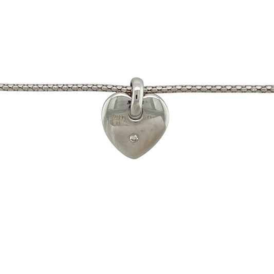 Add a touch of romance and timeless sparkle to your collection with this pre-owned 9ct white gold diamond set heart pendant on a snake chain necklaceβan elegant piece with classic appeal.
Design: The necklace features a heart-shaped pendant measuring approximately 1.6cm in length including the bail, set with sparkling diamonds that create a bright and eye-catching finish.