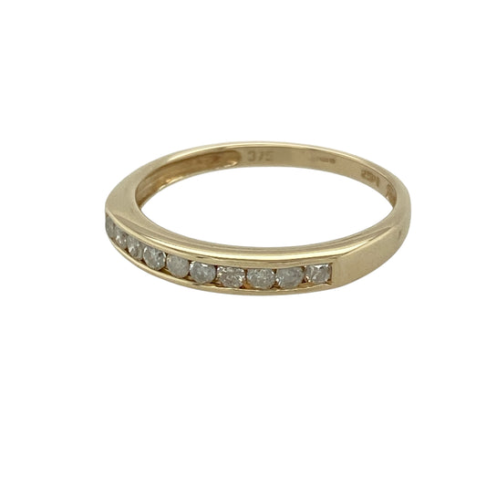 Add refined sparkle and timeless elegance to your collection with this pre-owned 9ct yellow gold diamond set band ring—an effortlessly stylish piece with classic appeal.
Design: The ring features a slim band measuring approximately 2.5mm at the front, set with diamonds totalling around 0.25ct, creating a bright and eye-catching finish.
Material: Made from 9-carat yellow gold, the polished finish enhances the warmth of the metal while complementing the brilliance of the diamonds.