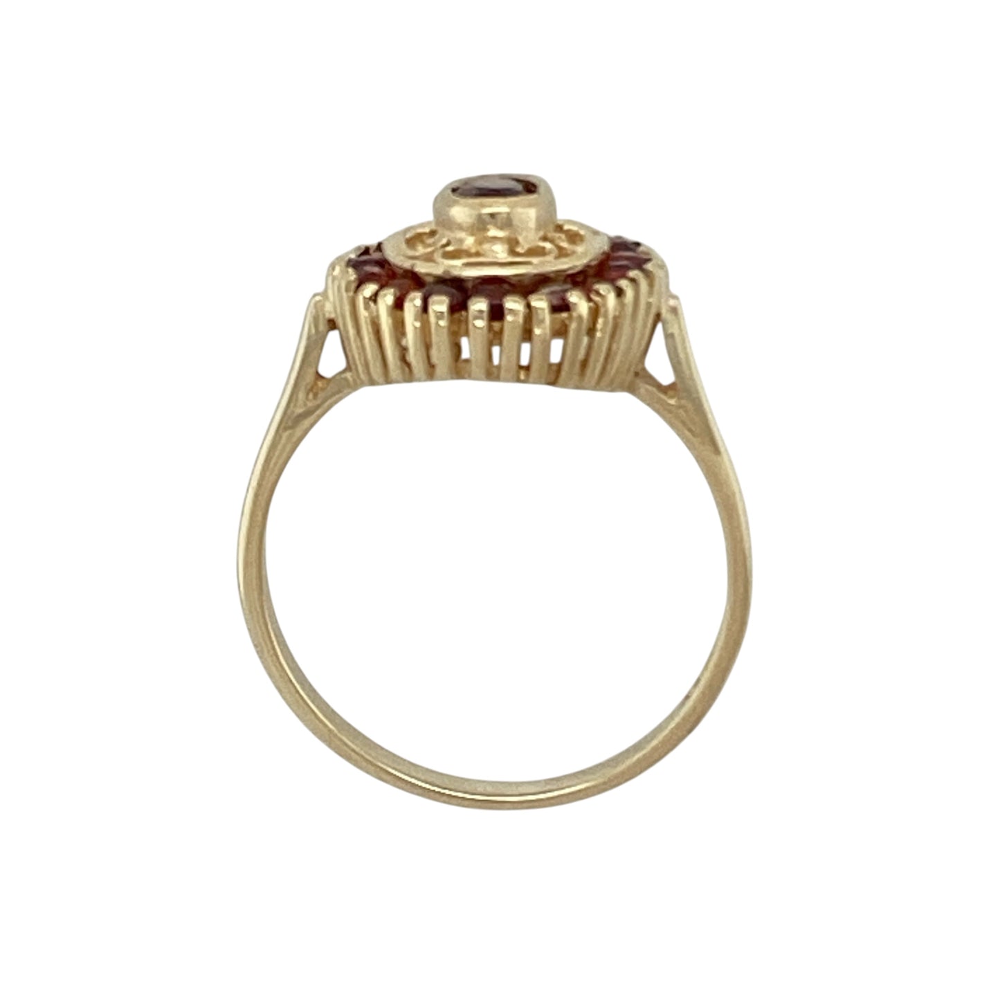 9ct Gold & Garnet Set Oval Ring