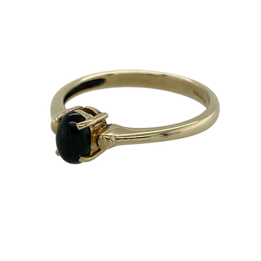 Bring rich colour and understated elegance to your collection with this pre-owned 9ct yellow gold dark green stone solitaire ring, featuring a classic design with timeless appeal—perfect for everyday wear or special occasions.
Design: The ring showcases a 6mm by 4mm oval dark green stone at the centre, creating a simple yet eye-catching focal point in a traditional solitaire style.