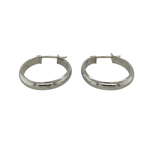 Bring timeless simplicity and effortless style to your collection with these pre-owned 9ct white gold oval plain creole earrings, featuring a clean design with everyday versatility—perfect for any occasion.
Design: The earrings feature an oval creole hoop shape with smooth, plain surfaces, creating a sleek and understated look with a flattering elongated profile.
Material: Made from 9-carat white gold, the polished finish enhances the clean lines and gives a bright, contemporary appearance.