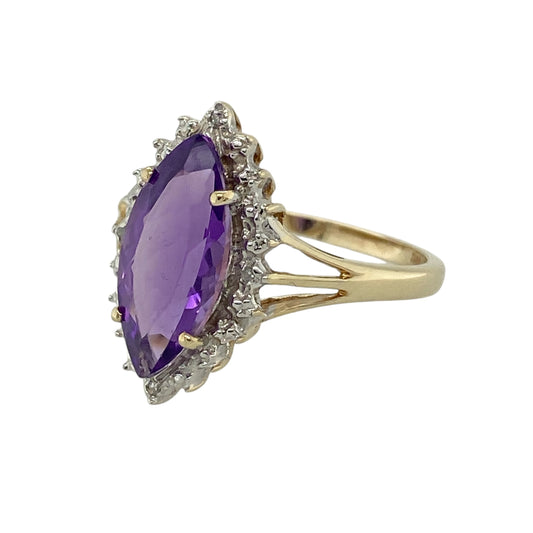 Bring rich colour and elegant sparkle to your collection with this pre-owned 9ct yellow gold diamond and amethyst cluster ring, featuring a striking centre stone and refined detail—perfect for special occasions or standout everyday wear.
Design: The ring showcases a 15mm by 7mm marquise-cut amethyst at the centre, surrounded by sparkling diamonds in a classic cluster formation, creating an elongated and eye-catching look.