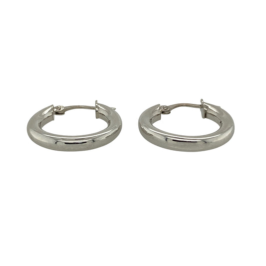 Bring clean simplicity and timeless elegance to your collection with these pre-owned 9ct white gold plain hoop creole earrings, featuring a classic design with everyday versatility—perfect for any occasion.
Design: The earrings feature a traditional hoop creole style with smooth, plain surfaces, creating a sleek and understated look that never goes out of fashion.
Material: Made from 9-carat white gold, the polished finish enhances the clean lines while offering a bright and contemporary appearance.