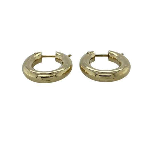 Bring timeless simplicity and everyday elegance to your collection with these pre-owned 9ct yellow gold plain oval creole earrings, featuring a classic design with versatile appealβperfect for any occasion.
Design: The earrings feature a traditional oval creole hoop shape with a smooth plain finish, creating a clean and understated look that never goes out of style.