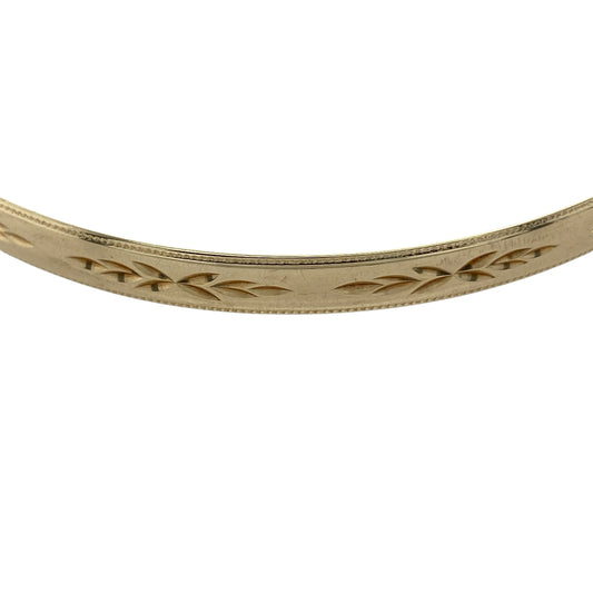 Bring timeless elegance and classic detail to your collection with this pre-owned 9ct yellow solid gold patterned bangle, featuring a refined design with everyday versatilityβperfect for effortless styling or special occasions.
Design: The bangle features a patterned finish across a 5mm wide profile, creating a decorative and light-catching look with timeless appeal.