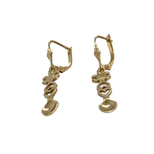 Bring meaningful Welsh symbolism and elegant movement to your collection with these pre-owned 9ct yellow gold Three Feathers heart lovespoon drop earrings, featuring a beautifully detailed design with timeless appeal—perfect for everyday wear or a thoughtful gift.
Design: The earrings feature a graceful drop design combining the iconic Three Feathers symbol, heart motif, and traditional Welsh lovespoon styling, creating a distinctive and eye-catching look.