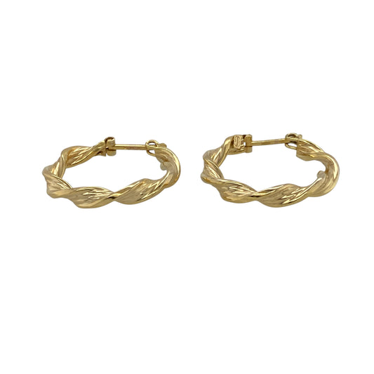 Add timeless elegance to your jewellery collection with these pre-owned 9ct yellow gold twisted hoop creole earrings, featuring a classic textured design with versatile everyday appeal—perfect for casual wear, occasion styling, or layering with other gold jewellery.
Design: The earrings feature a traditional hoop creole style with elegant twisted detailing, creating subtle texture and light-catching shine for a refined and eye-catching look.
