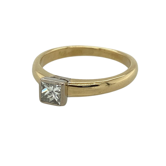 Add timeless elegance and refined sparkle to your jewellery collection with this pre-owned 18ct yellow gold princess cut diamond solitaire ring, featuring a classic single stone design with sophisticated everyday appeal—perfect for engagements, special occasions, or luxurious daily wear.
Design: The ring showcases a striking princess cut diamond in a timeless solitaire setting, creating a clean and elegant look with beautiful light-catching brilliance.