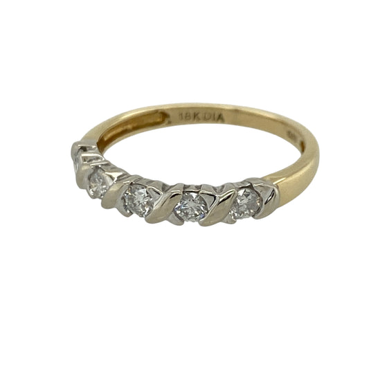 Add timeless sparkle and elegant sophistication to your jewellery collection with this pre-owned 18ct yellow gold diamond set band ring, featuring a classic five-stone design with luxurious two-tone detailing—perfect for anniversaries, special occasions, or refined everyday wear.
Design: The ring features five sparkling diamonds set across the front of the band in a contrasting white gold setting, creating a beautifully balanced and eye-catching design.