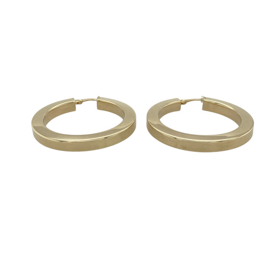 Add bold contemporary style to your jewellery collection with these pre-owned 9ct yellow gold squared plain hoop creole earrings, featuring a striking geometric design with timeless everyday appeal—perfect for statement wear, special occasions, or elevating any outfit.
Design: The earrings feature a distinctive squared hoop creole design with a smooth plain finish, offering a modern take on the classic hoop earring. Measuring approximately 34mm in diameter, they create a bold and eye-catching look.