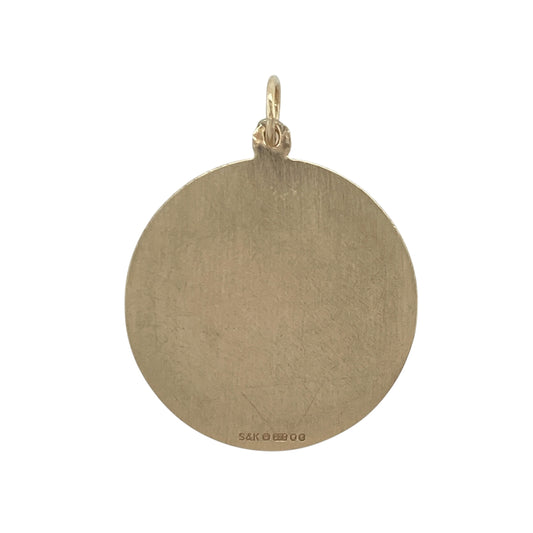 Add meaningful symbolism and timeless style to your jewellery collection with this pre-owned 9ct yellow gold large round St Christopher pendant, featuring a substantial classic design with enduring everyday appeal—perfect for gifting, travellers, or personal wear.
Design: The pendant features a large round St Christopher design with detailed craftsmanship, creating a striking and traditional focal point.