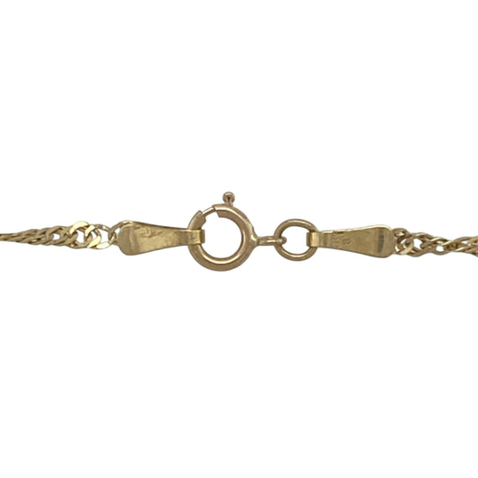 Add timeless elegance and delicate sparkle to your jewellery collection with this pre-owned 9ct yellow gold Singapore chain, featuring a beautifully twisted design with versatile everyday appeal—perfect for wearing alone, pairing with a favourite pendant, or layering with other necklaces.
Design: The chain features the distinctive Singapore link pattern measuring approximately 2mm wide, with its elegant twisted construction creating a fluid, light-catching effect that sparkles beautifully with movement.