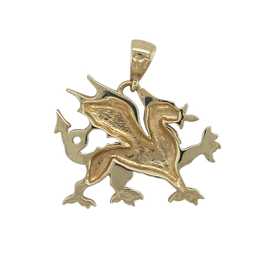Add a touch of Welsh heritage and bold symbolism to your jewellery collection with this pre-owned 9ct yellow gold Welsh Dragon pendant, featuring an iconic national emblem with timeless statement appeal—perfect for gifting, celebrating Welsh pride, or meaningful everyday wear.
Design: The pendant showcases the legendary Welsh Dragon in a beautifully detailed design, creating a striking and instantly recognisable piece that reflects strength, courage, and national identity.