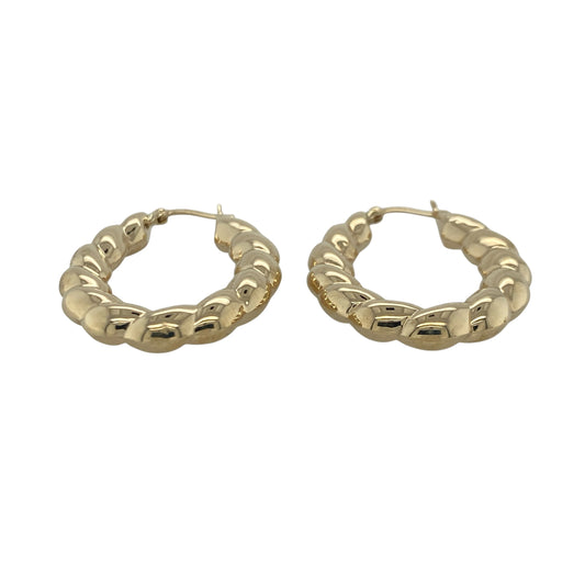 Add bold elegance and timeless style to your jewellery collection with these pre-owned 9ct yellow gold large chunky twisted oval creole earrings, featuring a striking design with versatile everyday appeal—perfect for special occasions, gifting, or making a statement with daily wear.
Design: The earrings feature a large oval creole shape enhanced by an attractive twisted design, creating beautiful texture and light-catching detail.