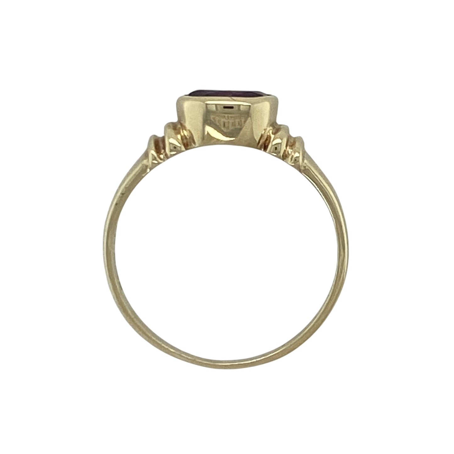 9ct Gold & Amethyst Ring