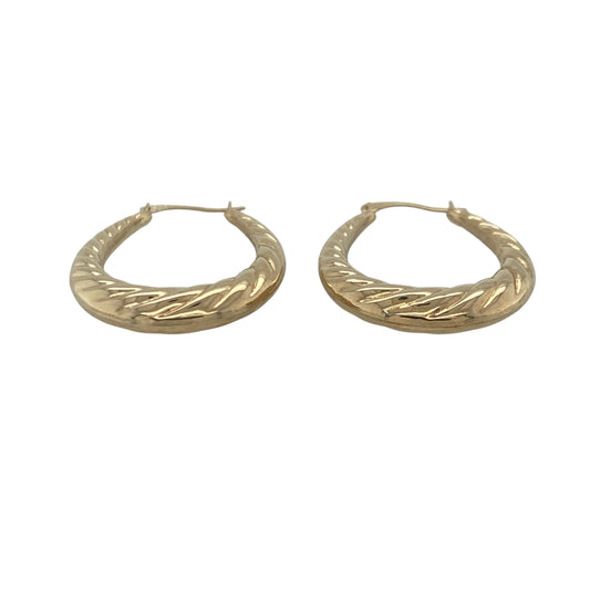 Add timeless elegance and effortless style to your jewellery collection with these pre-owned 9ct yellow gold twisted oval creole earrings, featuring a classic design with a decorative twist and versatile everyday appeal—perfect for gifting, daily wear, or complementing any jewellery collection.
Design: The earrings feature a graceful oval creole shape enhanced with attractive twisted detailing, creating a beautiful interplay of texture and light.
