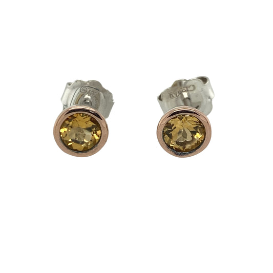 Add a touch of Welsh-inspired elegance and warm gemstone colour to your jewellery collection with these pre-owned sterling silver, 9ct rose gold and citrine Clogau stud earrings, featuring a timeless design with versatile everyday appeal—perfect for gifting, special occasions, or refined daily wear.
Design: The earrings showcase beautiful round citrine gemstones, each measuring approximately 5mm in diameter.