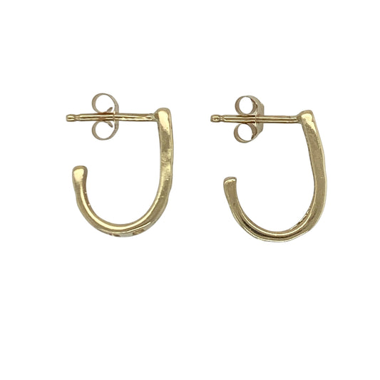 Add a touch of classical elegance and timeless style to your jewellery collection with these pre-owned 9ct yellow gold open Greek key half hoop stud earrings, featuring a distinctive design with versatile everyday appeal—perfect for gifting, daily wear, or complementing any jewellery collection.
Design: The earrings feature an attractive half hoop profile incorporating an open Greek key pattern, creating a stylish and eye-catching look.