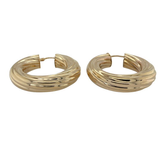 Make a bold statement with these pre-owned 9ct yellow gold large chunky twisted hoop creole earrings, featuring a striking design with timeless appeal and impressive presence—perfect for special occasions, everyday glamour, or elevating any jewellery collection.
Design: The earrings feature a large hoop creole silhouette enhanced with an attractive twisted design, creating beautiful texture and light-catching detail throughout.