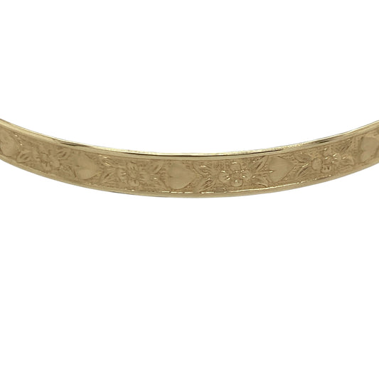 Add a touch of vintage-inspired charm and timeless elegance to your jewellery collection with this pre-owned 9ct yellow gold heart flower patterned expanding bangle, featuring a beautifully detailed design with versatile everyday appeal—perfect for gifting, special occasions, or treasured daily wear.
Design: The bangle features an attractive heart and floral patterned design, creating a delicate and feminine appearance with charming decorative detail.