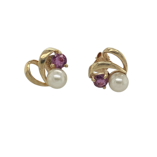 Add a touch of romance and classic elegance to your jewellery collection with these pre-owned 9ct yellow gold ruby and pearl heart stud earrings, featuring a charming gemstone design with timeless appeal—perfect for gifting, special occasions, or everyday wear.
Design: The earrings showcase a beautiful heart-inspired design, combining lustrous pearls measuring approximately 5mm in diameter with vibrant rubies measuring approximately 3mm in diameter.
