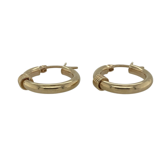 Add timeless style and subtle detailing to your jewellery collection with these pre-owned 9ct yellow gold hoop creole earrings. Featuring a classic hoop design enhanced by an elegant twist detail along the sides, these versatile earrings are perfect for everyday wear and effortless styling.
Design: The earrings showcase a traditional hoop creole silhouette with decorative twist detailing running along the sides.