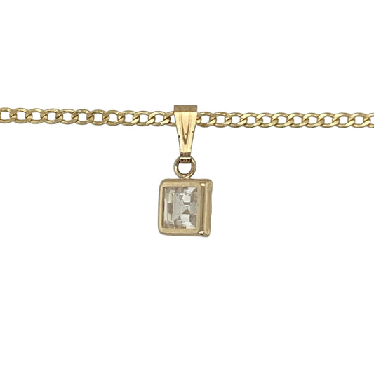 Add classic sparkle and timeless elegance to your jewellery collection with this pre-owned 9ct yellow gold cubic zirconia solitaire pendant necklace. Featuring a striking square-cut cubic zirconia in a simple solitaire design, this elegant necklace is perfect for everyday wear or adding a touch of glamour to any occasion.
Design: The pendant showcases a sparkling square-cut cubic zirconia measuring approximately 5mm by 5mm, beautifully presented in a classic solitaire setting.