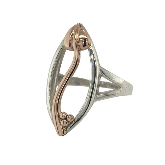 Celebrate Welsh heritage and meaningful symbolism with this pre-owned 925 silver and 9ct rose gold Clogau Tree of Life marquise shaped ring. Featuring the iconic Tree of Life motif within an elegant marquise design, this striking ring offers a distinctive look while carrying a powerful message of growth, strength, and family connections.
Design: The ring showcases a beautiful marquise-shaped centrepiece measuring approximately 24mm in height, creating an eye-catching and elegant focal point.