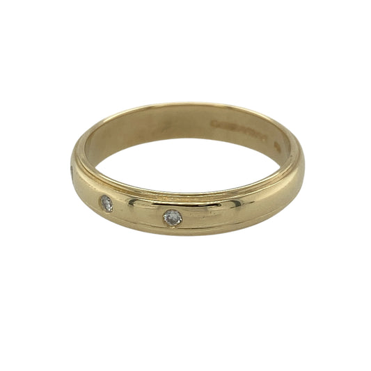 Embrace timeless elegance with this pre-owned 18ct yellow gold diamond trilogy band ring. Combining the rich warmth of 18-carat gold with the subtle sparkle of three diamonds, this classic ring offers a sophisticated and versatile design suitable for any occasion.
Design: The ring features a refined band design measuring approximately 4mm in width, set with three small diamonds across the front.