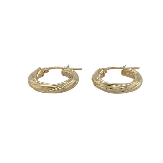 Add a timeless touch of elegance to your jewellery collection with these pre-owned 9ct yellow gold twisted hoop creole earrings. Featuring a classic hoop design enhanced by a stylish twisted finish, these versatile earrings offer subtle texture and enduring appeal.
Design: The earrings showcase a traditional creole hoop style with an attractive twisted design that adds depth, texture, and extra light reflection. The elegant twist detail gives these classic hoops a distinctive and eye-catching appearance.