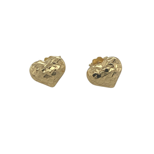 Add a touch of romantic charm to your jewellery collection with these pre-owned 9ct yellow gold patterned heart stud earrings. Beautifully crafted with decorative detailing, these elegant earrings offer timeless style and meaningful symbolism.
Design: The earrings feature a classic heart-shaped design enhanced with an attractive patterned finish. The decorative detailing adds texture and visual interest, giving the earrings a distinctive appearance while maintaining their elegant and feminine appeal.