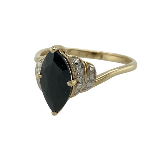 Add timeless elegance and vibrant colour to your jewellery collection with this pre-owned 9ct yellow gold diamond and sapphire ring, featuring a striking marquise-cut sapphire beautifully accented by sparkling diamonds.
Design: The ring showcases a stunning marquise-cut sapphire measuring approximately 12mm by 6mm, creating an elegant elongated silhouette that flatters the finger.