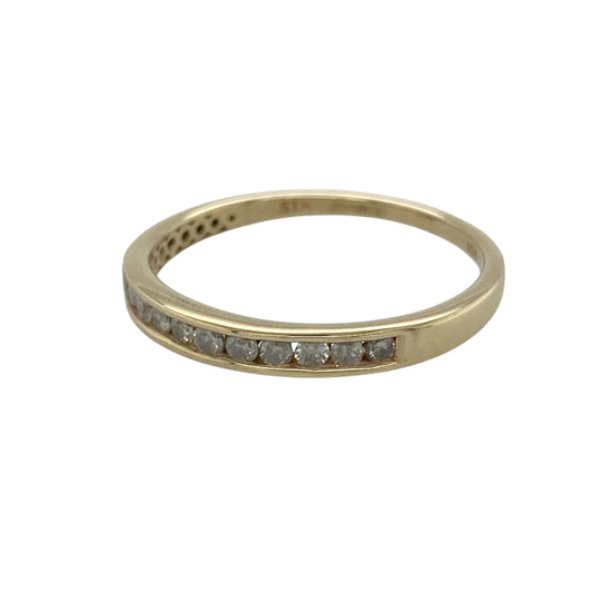 Add timeless sparkle to your jewellery collection with this pre-owned 9ct yellow gold diamond band ring, featuring a sleek design set with approximately 0.30ct of diamonds for elegant everyday wear or special occasions.
Design: The ring showcases a refined band with a front measuring approximately 3mm wide, beautifully set with sparkling diamonds that create a continuous line of brilliance across the finger.