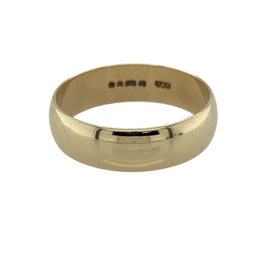 Celebrate timeless simplicity with this pre-owned 9ct yellow gold wedding band ring, featuring a classic 5mm polished profile that offers enduring style and everyday comfort.
Design: The ring features a traditional plain wedding band with a smooth, polished finish and a generous 5mm width. Its clean, understated design makes it a timeless choice, whether worn as a wedding ring, commitment band or everyday piece of jewellery.