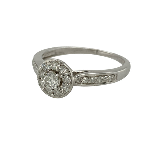 Add timeless elegance to your jewellery collection with this pre-owned 9ct white gold diamond halo cluster ring, featuring a sparkling halo design with diamond-set shoulders for exceptional brilliance.
Design: The ring showcases a dazzling diamond cluster surrounded by a sparkling halo, creating the illusion of a larger centrepiece while maximising its brilliance.