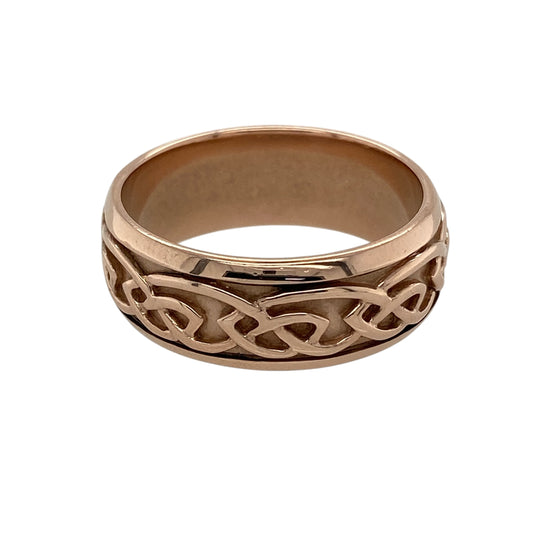 Bring heritage charm and symbolic elegance to your collection with this pre-owned Clogau Annwyl Celtic knot band ring in 9ct rose gold—a meaningful design inspired by Welsh tradition.
Design: The ring features an 8mm wide band decorated with an intricate Celtic knot pattern, symbolising eternity, unity, and interconnectedness.
Material: Made from 9-carat rose gold, the polished finish highlights the warm blush tones and enhances the detailed knotwork.