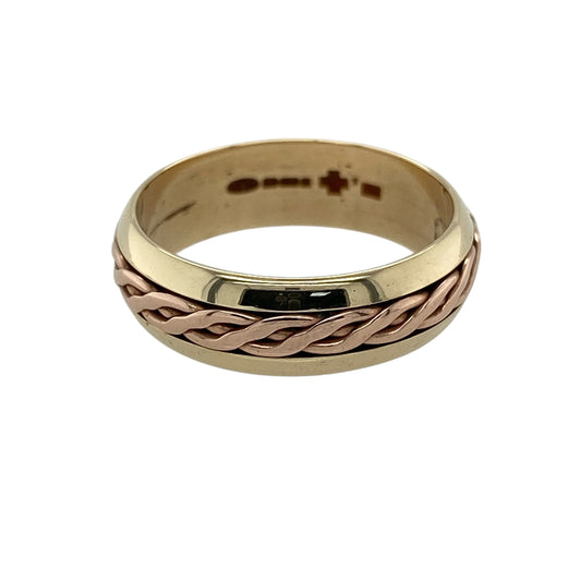 Celebrate Welsh heritage with this pre-owned 9ct Welsh Gold Cymru Metal Celtic plaited band ring, featuring an intricate woven design inspired by traditional Celtic craftsmanship.
Design: This beautifully crafted band showcases a classic Celtic plaited pattern, symbolising eternity, unity and everlasting connection. Measuring approximately 6mm wide, the woven design creates an eye-catching texture while maintaining a timeless and elegant appearance suitable for everyday wear.