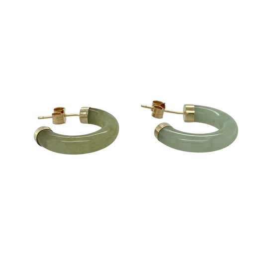 Add rich colour and timeless elegance to your jewellery collection with these pre-owned 9ct yellow gold and jade half hoop stud earrings, featuring a classic curved design with distinctive gemstone detailing.
Design: The earrings showcase an elegant half hoop profile enhanced with jade detailing, creating an attractive combination of rich colour and classic styling.