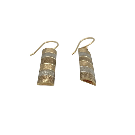 Add contemporary two-tone styling and attractive texture to your jewellery collection with these pre-owned 9ct yellow and white gold brushed effect striped drop earrings, featuring a distinctive decorative finish.
Design: The earrings showcase an elegant drop-style profile enhanced with contrasting yellow and white gold stripes.
