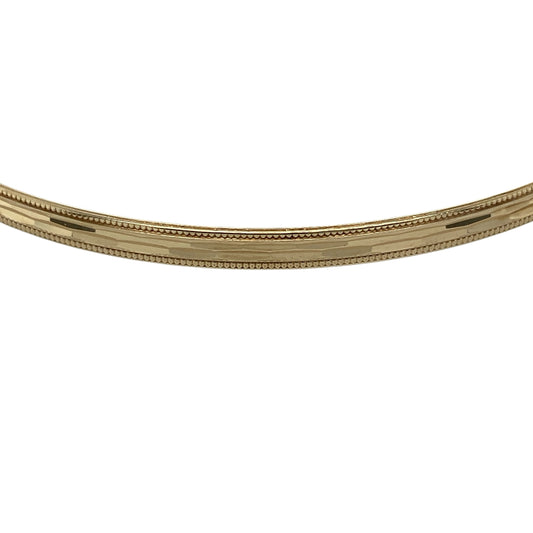 Add timeless elegance and decorative texture to your jewellery collection with this pre-owned 9ct yellow solid gold patterned bangle, featuring attractive detailing with refined milgrain edges.
Design: The bangle showcases a classic slim profile enhanced with decorative patterning and elegant milgrain edge detailing, creating texture and visual interest while retaining a timeless and versatile appearance.