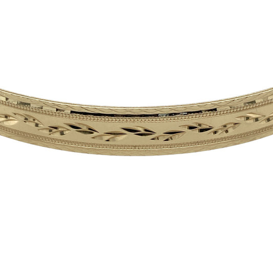 Add timeless elegance and decorative detail to your jewellery collection with this pre-owned 9ct yellow solid gold patterned bangle, featuring a substantial profile with an attractive textured finish.
Design: The bangle showcases a traditional round profile enhanced with decorative patterning, creating additional texture and visual interest while retaining the timeless appeal of classic gold jewellery.