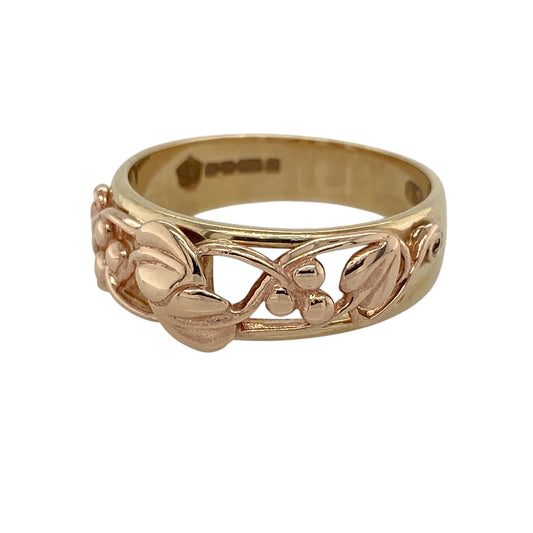 Bring symbolic beauty and heritage style to your collection with this pre-owned 9ct yellow and rose gold Tree of Life ring by Clogau, a meaningful design blending natural inspiration with timeless elegance.
Design: The front of the band measures 8mm wide and features the iconic Tree of Life motif, symbolising growth, strength, and harmony.
Material: Made from 9-carat yellow and rose gold, the two-tone finish enhances the intricate detailing and adds depth to the design.