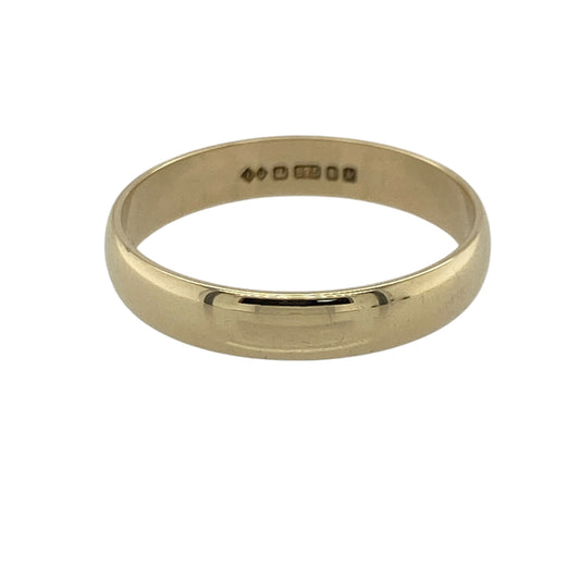 Add timeless elegance to your jewellery collection with this pre-owned 9ct yellow gold wedding band ring, featuring a classic 4mm polished profile that is perfect for everyday wear. An ideal choice as a wedding ring, commitment band, stacking ring, or meaningful gift.
Design: The ring features a traditional plain band with a smooth polished finish, offering a clean and sophisticated style that will never go out of fashion.