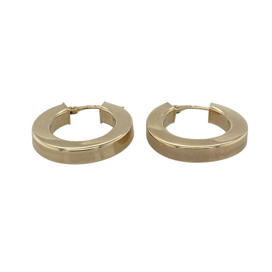 Add bold, contemporary style to your jewellery collection with these pre-owned 9ct yellow gold chunky squared oval creole earrings, combining a modern shape with timeless gold for effortless everyday wear.
Design: These striking creole earrings feature a chunky squared oval profile, offering a contemporary twist on the classic hoop design with clean lines and a bold silhouette.