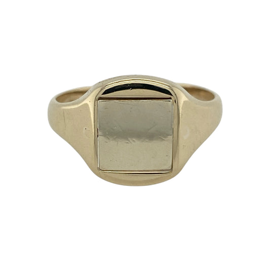 This pre-owned 9ct yellow gold Masonic swivel signet ring features a striking blue enamel Masonic emblem on one side with a plain polished reverse, offering two distinctive looks in one classic design.
Design: The ring showcases a swivel signet head with a blue enamel Masonic emblem on one side and a plain polished surface on the reverse, allowing you to wear either design to suit the occasion. The substantial signet style makes it an eye-catching statement piece.