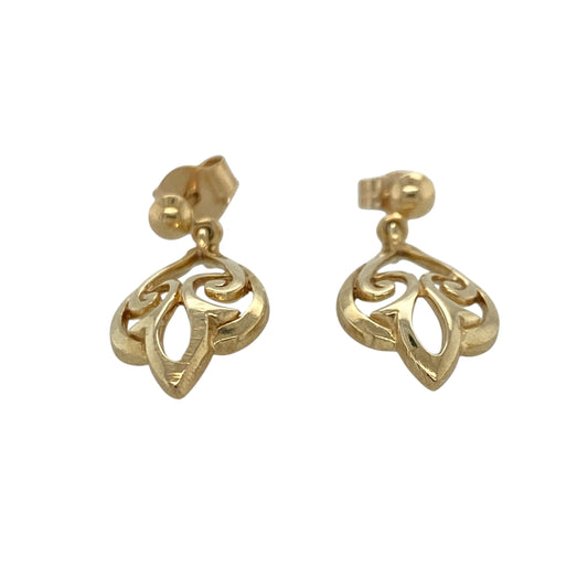 These pre-owned 9ct yellow gold swirl drop earrings feature an elegant flowing design that offers timeless style and graceful movement, making them perfect for both everyday wear and special occasions.
Design: The earrings showcase a polished swirl drop design with smooth, flowing curves that create a sophisticated and versatile look. Their lightweight design makes them comfortable to wear throughout the day.